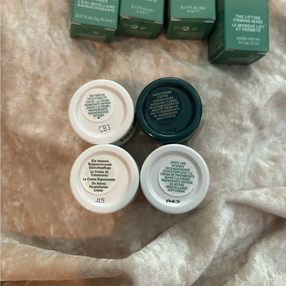 La Mer Skincare Collection with Blue Bag - Picture 4 of 6